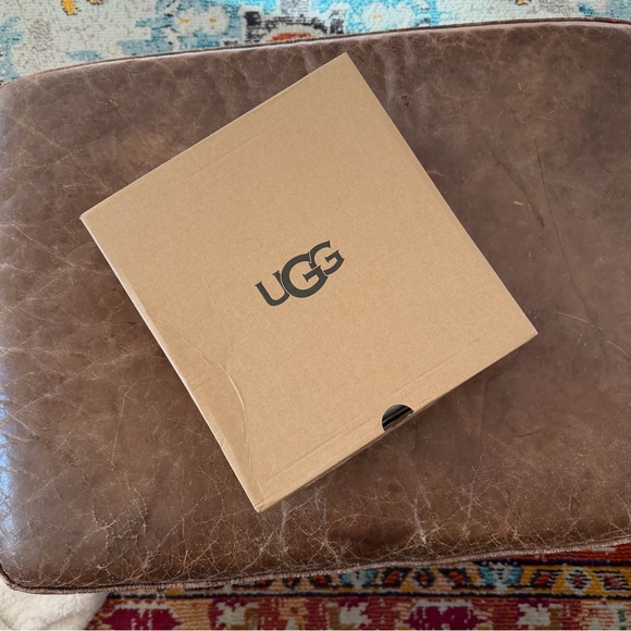 UGG TAZZ chestnut Suede with distinctive Ugg trim - Picture 3 of 7
